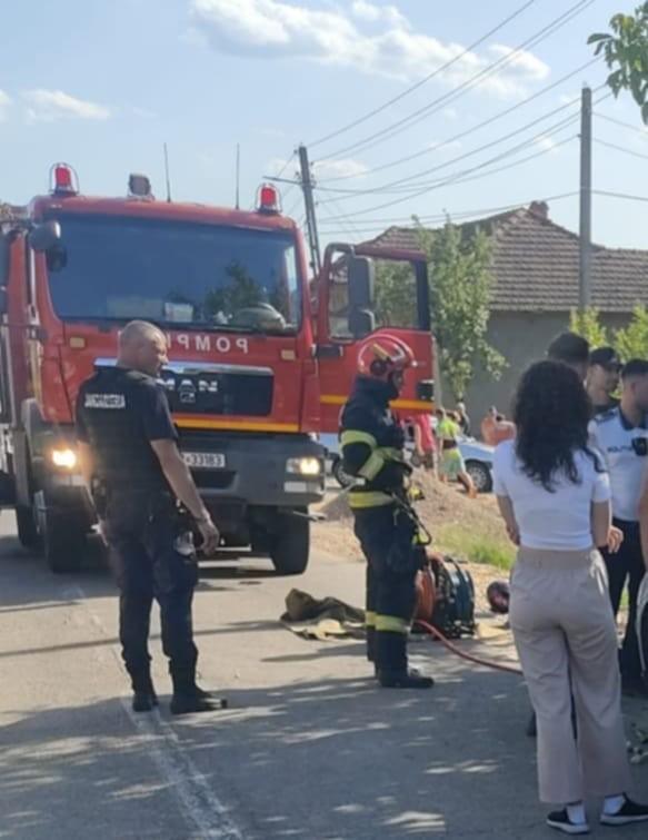 Accident grav la Petreasa. Doi minori, răniți. Unul a fost prins sub autoturism