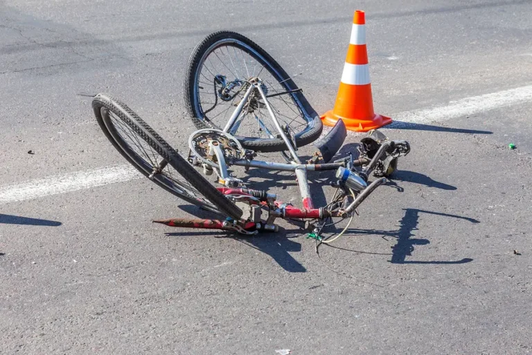 Accident rutier în Otomani. Biciclist lovit de un autoturism pe DJ 191F