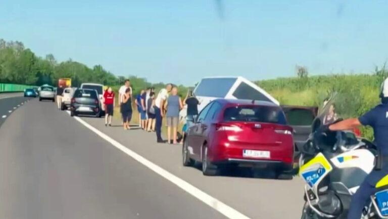 Tragedie pe Autostrada Soarelui: Un autocar cu o echipă de copii baschetbaliști din Oradea s-a răsturnat. Un adult a murit, un copil este în stare critică