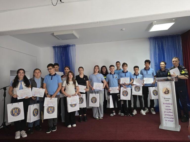Elevii bihoreni, premiați pentru creativitate în cadrul concursului „Vocea Ta e Soluția!”