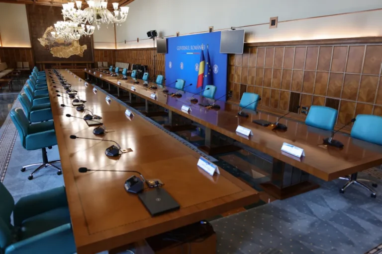 Guvernul amână discutarea proiectului privind tăierea unor sporuri. Ilie Bolojan a anunțat în debutul ședinței prioritățile guvernului / Mai multe sindicate protestează deja