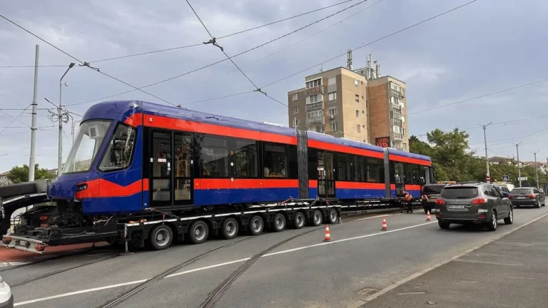 A sosit cel de-al doilea tramvai din cele 9 tramvaie noi care vor moderniza transportul public din Oradea
