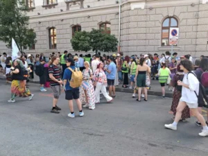 Comunitatea LGBT+ din Oradea a ieșit în stradă-03