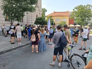 Comunitatea LGBT+ din Oradea a ieșit în stradă-06