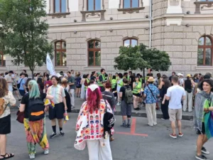 Comunitatea LGBT+ din Oradea a ieșit în stradă-10
