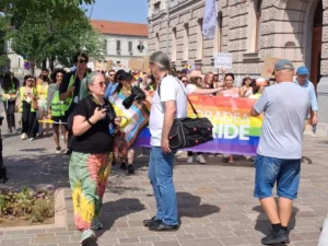 Comunitatea LGBT+ din Oradea a ieșit în stradă-19