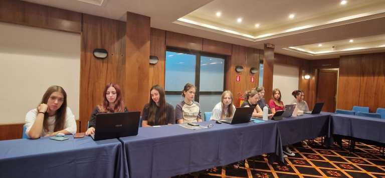 Elevii de la Colegiul Național „Onisifor Ghibu” se pregătesc în Grecia pentru cariere internaționale