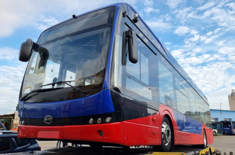 A fost livrat primul dintre cele 30 de autobuze electrice finanțate din fonduri europene
