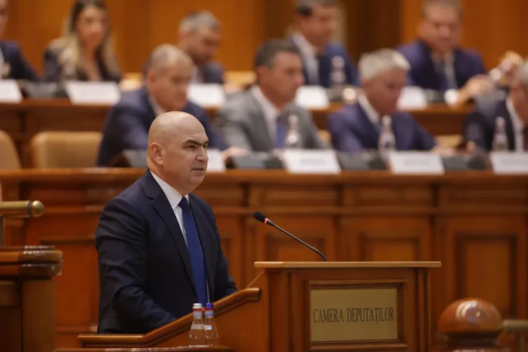 Ziua zero pentru Guvern: Asumarea pe măsurile fiscale, taxe mai mari și înghețarea pensiilor. Ce spune matematica voturilor din Parlament?