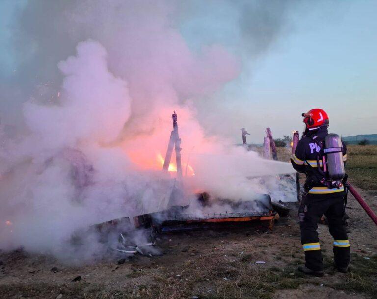 Tragedie în Bihor. Un bebeluș de 8 luni a murit într-un incendiu la Ortiteag
