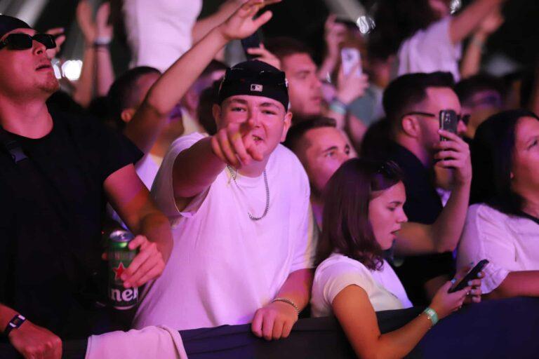 Sâmbătă epică, la Waves Festival! Willy William, Paraziții, Akcent și alții au ridicat vibe-ul la maximum