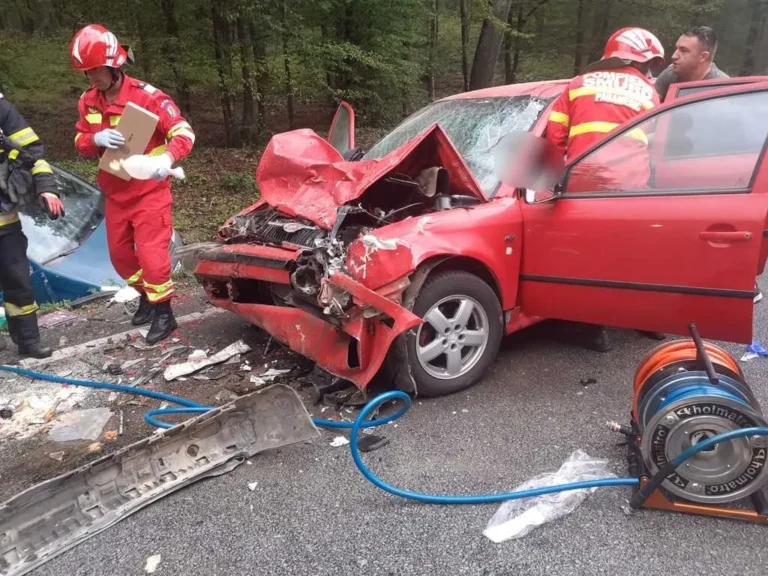 Accident grav pe DN76, în apropiere de Răbăgani. Șase răniți. Două persoane, resuscitate. Un mort
