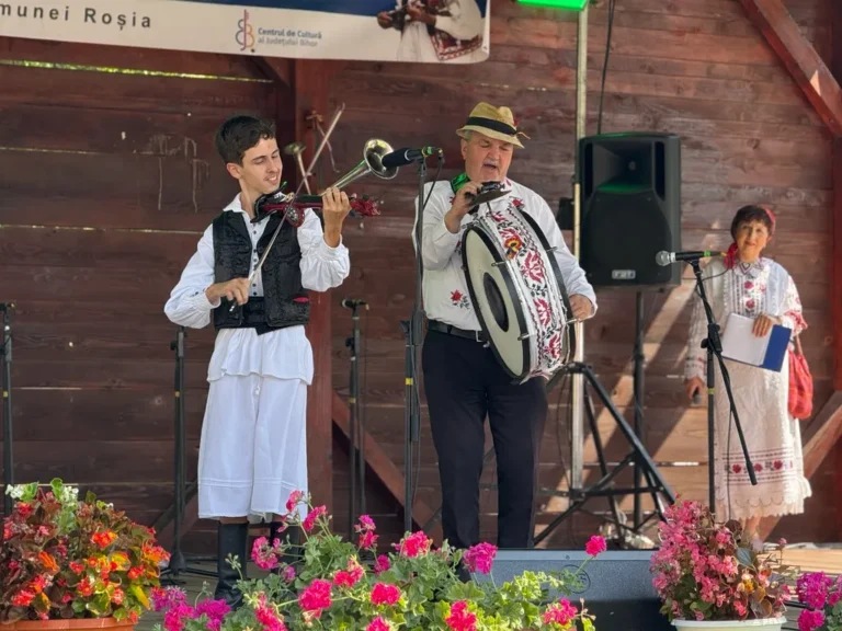 Un copil, o vioară cu goarnă și un premiu care sună a destin