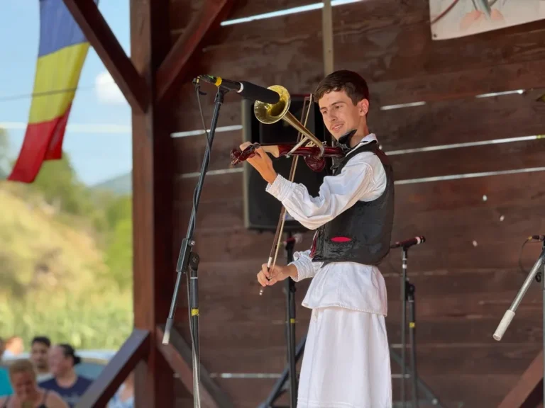 Cine este adolescentul din Oradea care a câștigat Marele Premiu la Festivalul Național al Viorii cu Goarnă „Dorel Codoban”