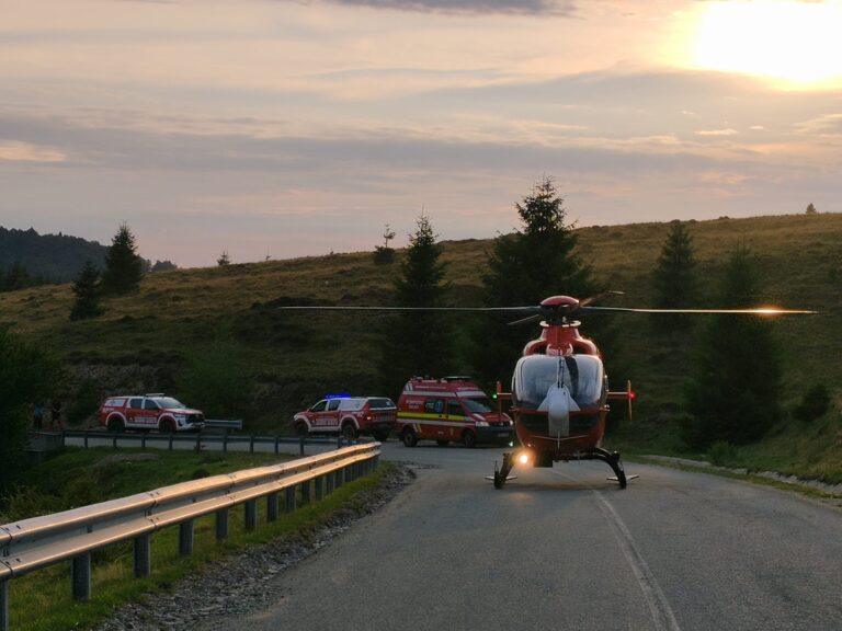 Accident grav în zona Padiș. S-a intervenit cu elicopterul SMURD pentru un bărbat rănit