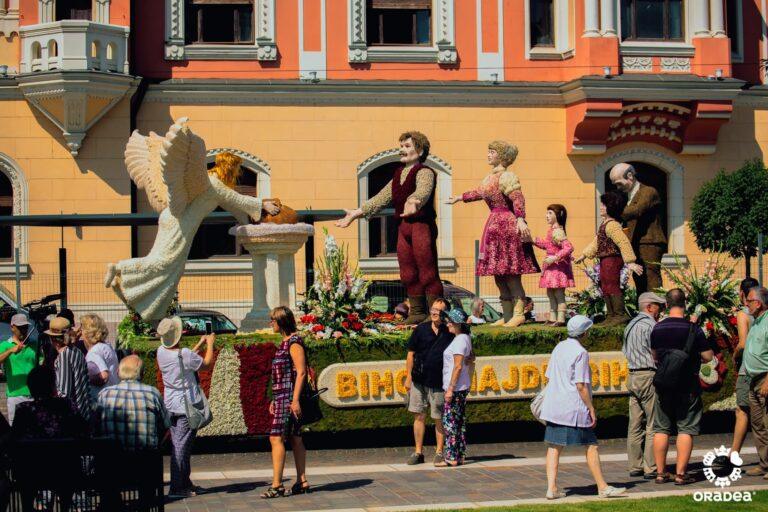 Care alegorice și concert, pe 20 și 21 august, în Piața Unirii din Oradea, la Carnavalul Florilor