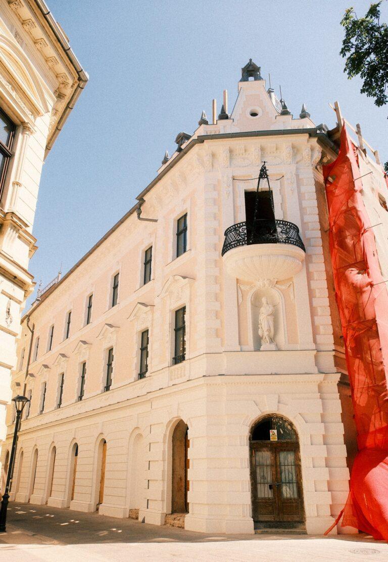 O nouă bijuterie în centrul Oradiei: fostul Hotel Crișul Repede renaște în inima orașului