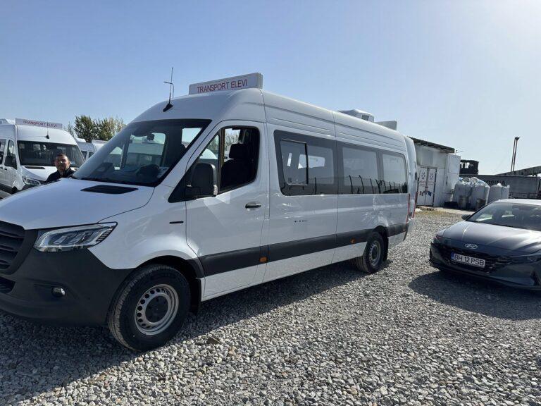 Comuna Suplacu de Barcău beneficiază de un microbuz electric pentru transportul elevilor