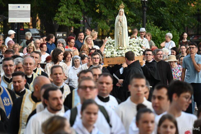 Procesiune cu statuia Maicii Domnului la Oradea, în ajunul hramului (Galerie Foto)