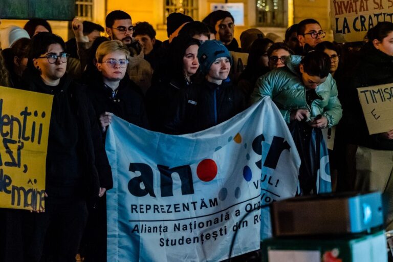 Transportul feroviar, mărul discordiei. Studenții protestează luni împotriva măsurilor de austeritate