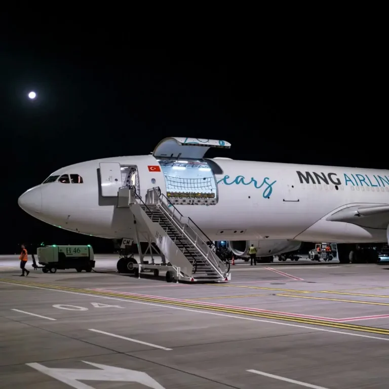 Cel mai mare avion din istoria Aeroportului Oradea a aterizat noaptea trecută