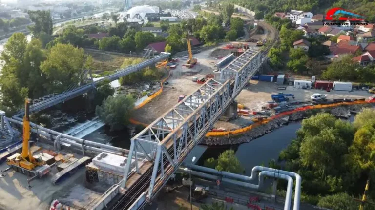 Progrese la podul feroviar peste Crișul Repede, parte a proiectului de electrificare a liniei Cluj – Frontieră