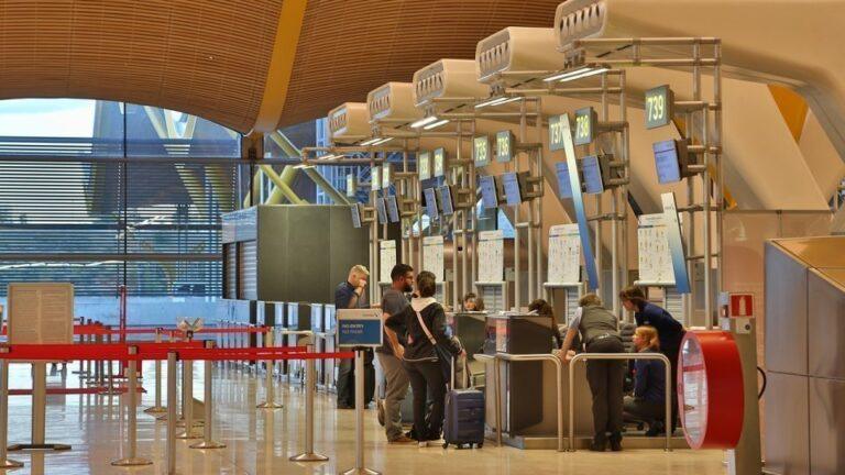 Aeroporturile din Cluj și Sibiu renunță la restricțiile privind lichidele din bagajele de mână