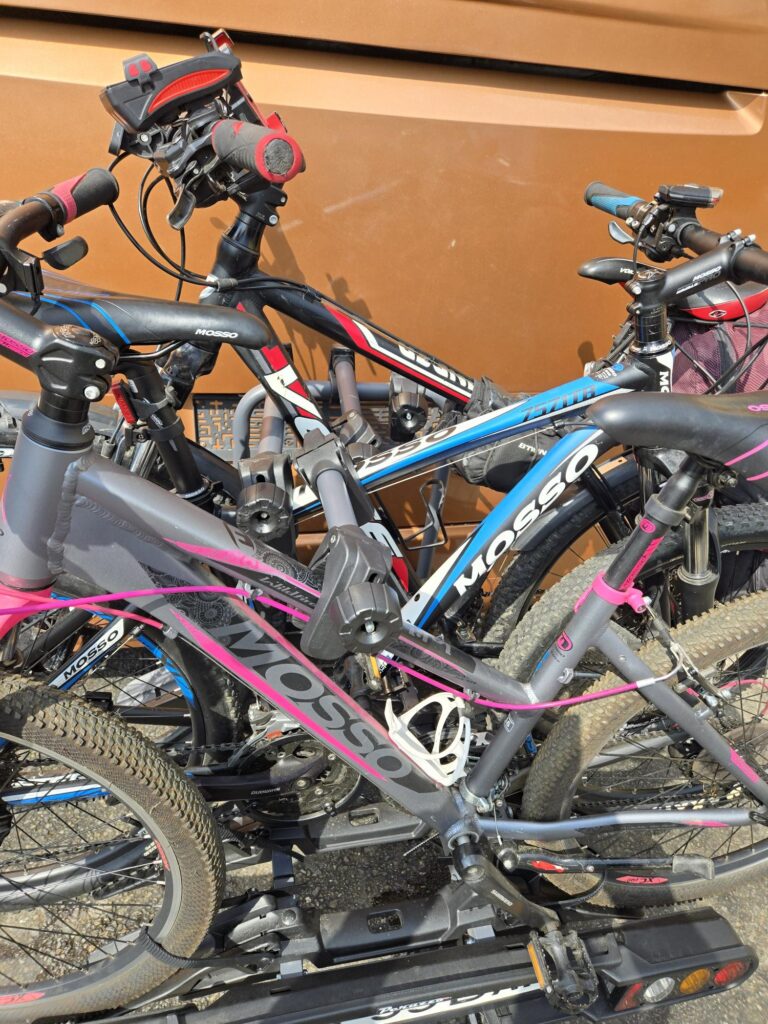 Interregional Călători introduce suporturi speciale pentru transportul bicicletelor