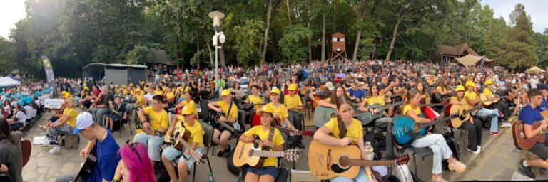 Peste 1.200 de chitariști, la Festivalul Guitar Meeting Sibiu. Între aceștia, și Grupul „Floare de Lotus” al Liceului Tehnologic Felix Sânmartin