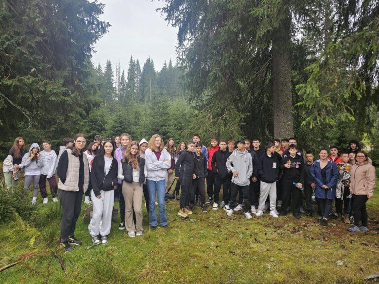 Lecție de viață la înălțime. Elevii orădeni au descoperit frumusețea și importanța ariilor protejate din Apuseni