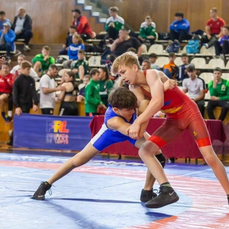 Luptătorii de la Liceul Sportiv Oradea, calificați la Campionatul Balcanic