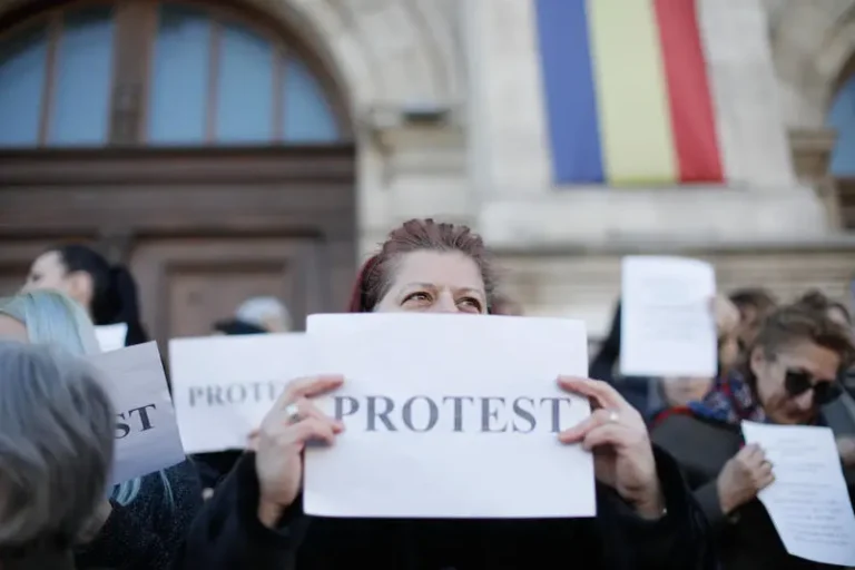 Legea pensiilor magistraților, adoptată tacit după expirarea termenului pentru moțiune. Ce urmează