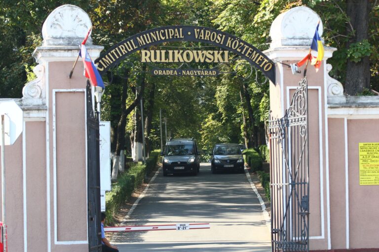Program prelungit la Cimitirul Rulikowski. Pe 1 noiembrie, cei care doresc să intre cu mașina trebuie să plătească 50 de lei