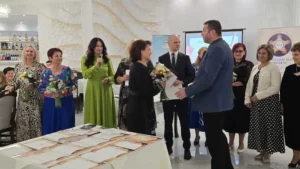 Mai mulți dascăli bihoreni au fost premiați pentru activitatea la catedră-126