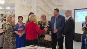 Mai mulți dascăli bihoreni au fost premiați pentru activitatea la catedră-132