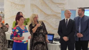 Mai mulți dascăli bihoreni au fost premiați pentru activitatea la catedră-261