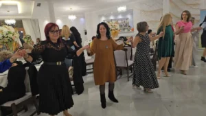 Mai mulți dascăli bihoreni au fost premiați pentru activitatea la catedră-389