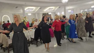 Mai mulți dascăli bihoreni au fost premiați pentru activitatea la catedră-390