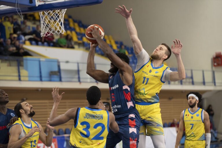 CSM CSU Raiffeisen Oradea se duelează cu CSM Corona Brașov. De această dată, în Liga Națională, la Oradea Arena