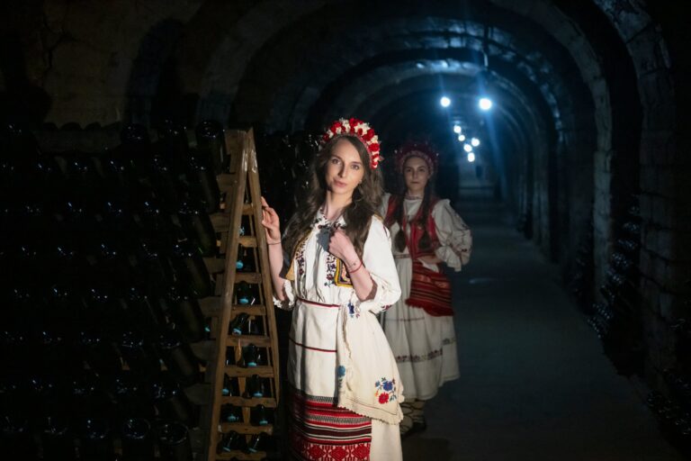 Artistul Ovi D Pop, singurul român care a expus la Photo Beijing 2025