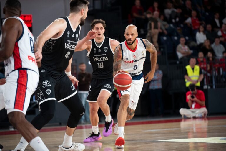 Victorie la limită pentru CSM CSU Raiffeisen Oradea în derby-ul etapei a 4-a: 85-83 cu CS Vâlcea 1924