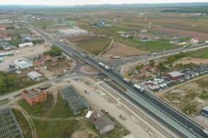 Se finalizează pasajul de la Oșorhei. Se toarnă ultimul strat de asfalt-05