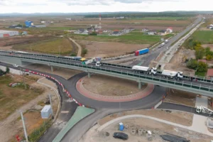 Se finalizează pasajul de la Oșorhei. Se toarnă ultimul strat de asfalt-06