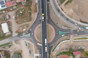 Se finalizează pasajul de la Oșorhei. Se toarnă ultimul strat de asfalt-07