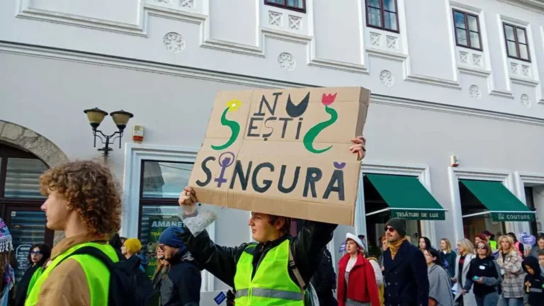 Sute de persoane au participat la primul marș pentru siguranța femeilor din Oradea