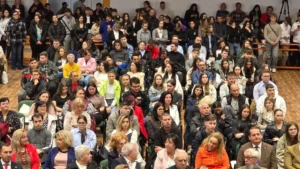 Universitatea din Oradea a deschis noul an pe acordurile propriului imn-01