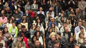 Universitatea din Oradea a deschis noul an pe acordurile propriului imn-05