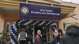 Universitatea din Oradea a deschis noul an pe acordurile propriului imn-108