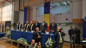 Universitatea din Oradea a deschis noul an pe acordurile propriului imn-114