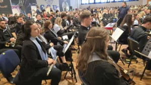 Universitatea din Oradea a deschis noul an pe acordurile propriului imn-16